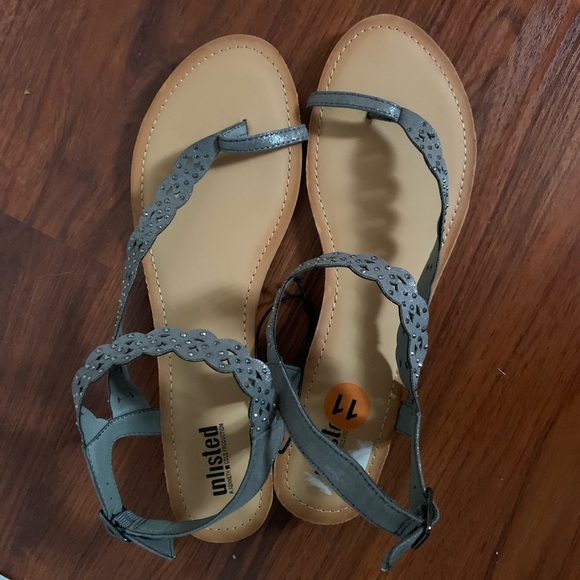 Grey sandals. - Picture 3 of 3